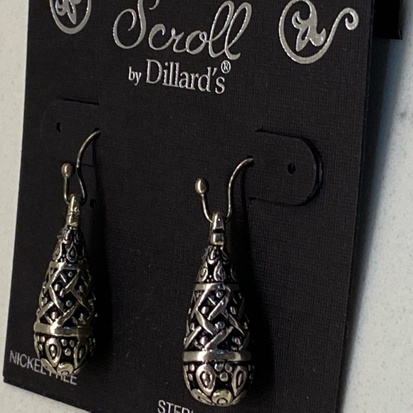 Scroll earnings. Never worn. Retailed for $20. Asking $15. - Picture 5 of 6